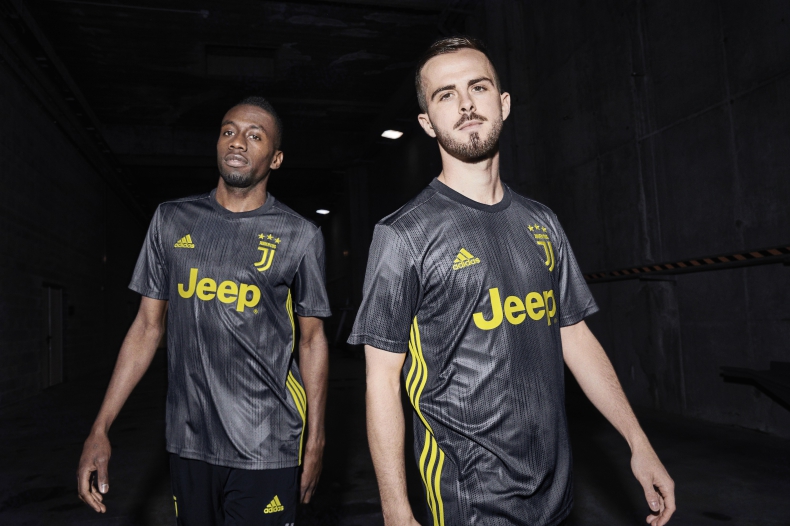 Juventus zrobił koszulki z plastiku wyłowionego z oceanów - GospodarkaMorska.pl