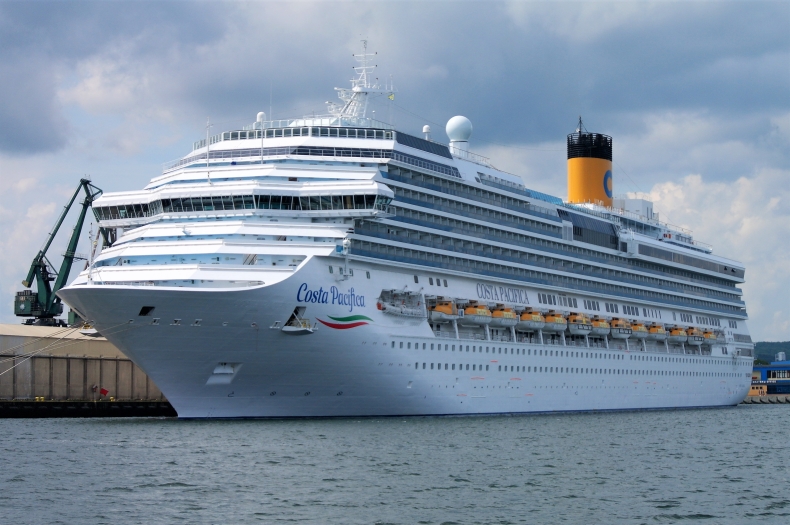 Prawie 300-metrowa siostra Costy Concordii z wizytą w Porcie Gdynia (foto) - GospodarkaMorska.pl