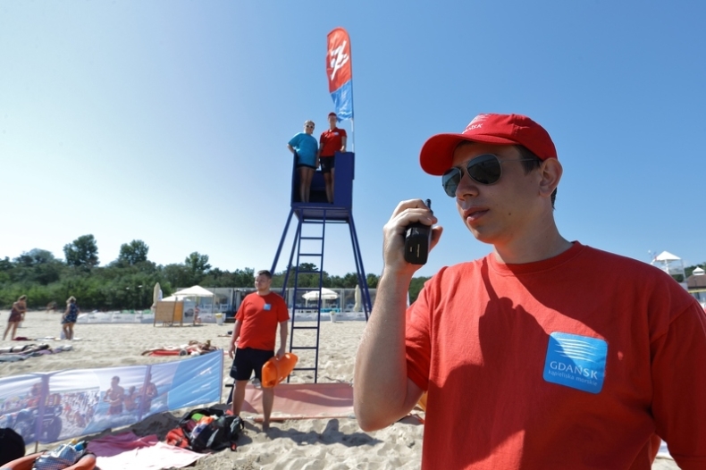 Gdańscy ratownicy o swojej pracy i niebezpiecznych zachowaniach plażowiczów - GospodarkaMorska.pl