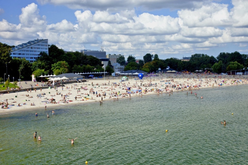 Kąpieliska w Gdyni i kilka w Sopocie zamknięte z powodu sinic - GospodarkaMorska.pl