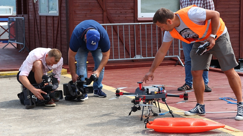 Dron z Gdyni będzie ratował plażowiczów - GospodarkaMorska.pl
