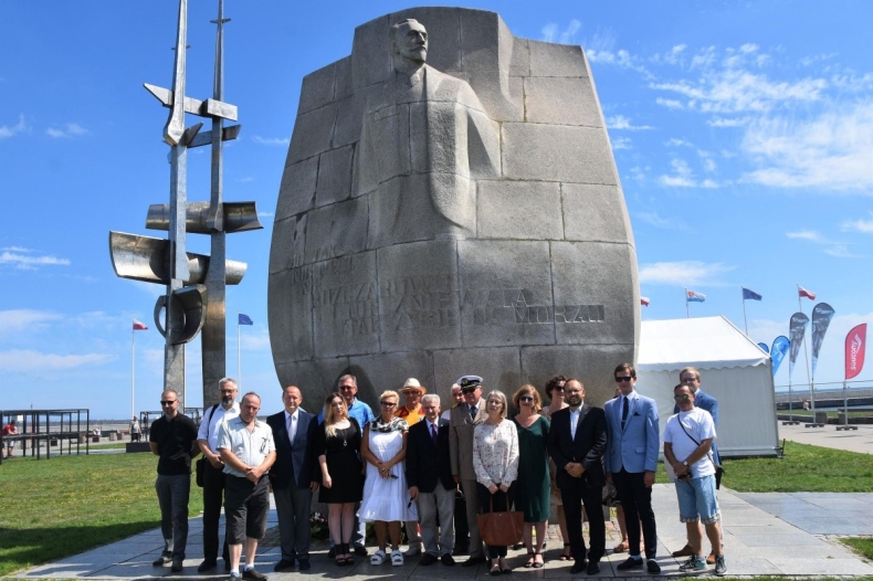 Kwiaty dla Conrada - GospodarkaMorska.pl