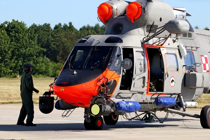 Anakonda poleciała po chorego na platformę wiertniczą - GospodarkaMorska.pl