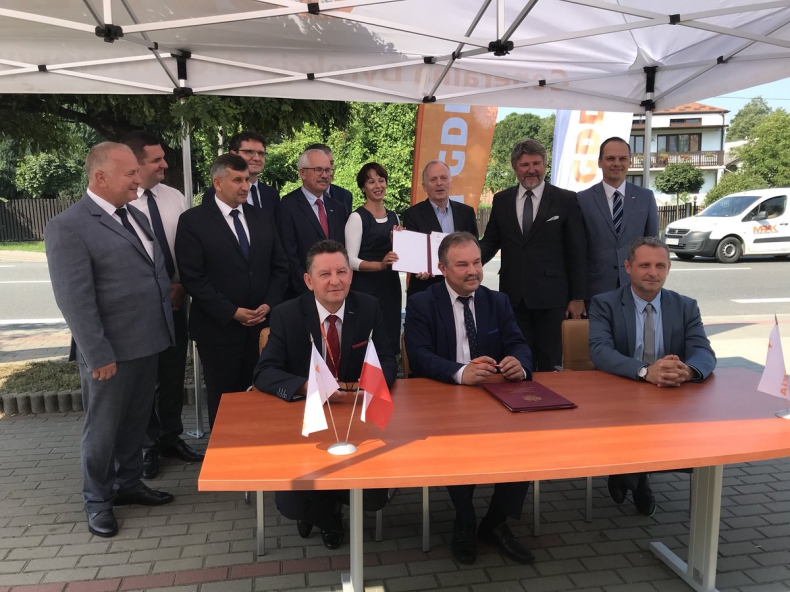 Podpisano umowę na realizację kolejnego odcinka szlaku Via Carpatia - GospodarkaMorska.pl