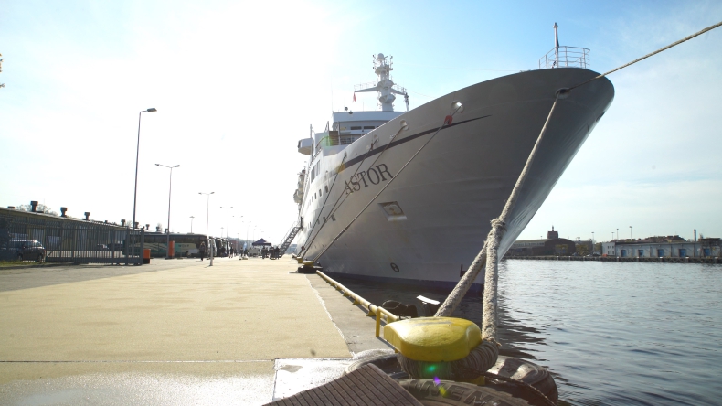 Statek pasażerski ASTOR w centrum Gdyni - GospodarkaMorska.pl