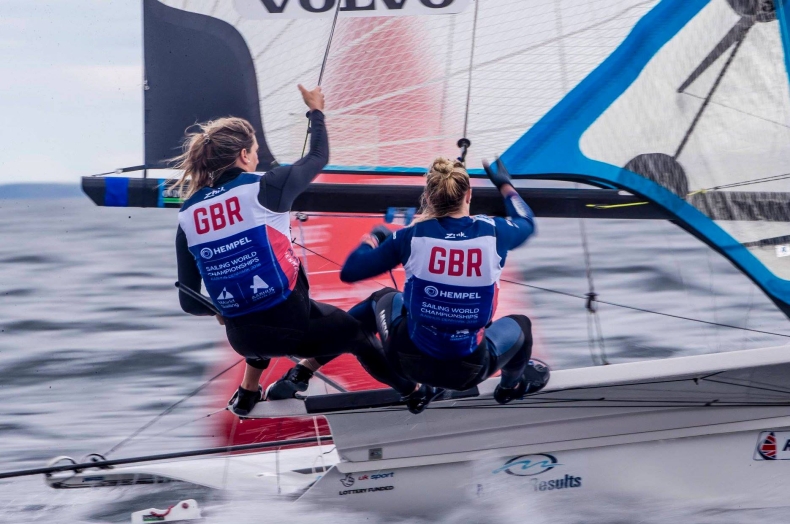 MŚ w żeglarstwie – Brytyjczycy z kompletem kwalifikacji do igrzysk w Tokio - GospodarkaMorska.pl