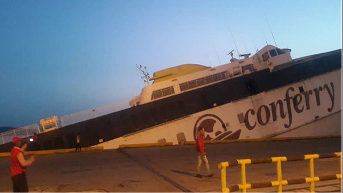 Smutny koniec promu Boomerang, dawnej dumy PŻB - GospodarkaMorska.pl