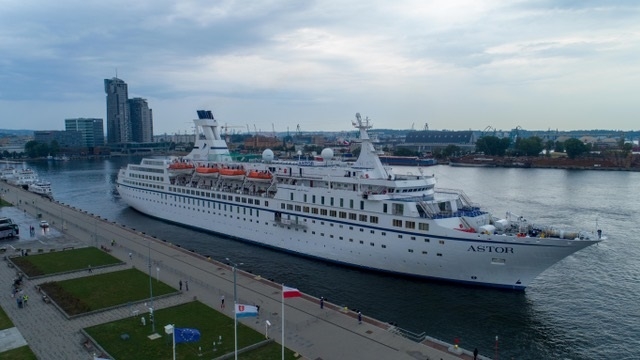 ASTOR w centrum Gdyni. Wycieczkowiec zacumował przy Nabrzeżu Pomorskim (foto, wideo) - GospodarkaMorska.pl