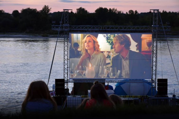 Kino Kraków Płynie do Gdańska: bezpłatne pokazy filmowe na wodzie - GospodarkaMorska.pl