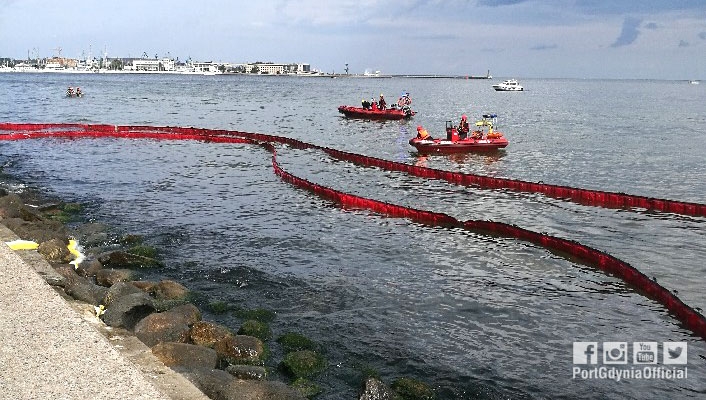 Portowa Straż Pożarna pomagała gdyńskim służbom miejskim - GospodarkaMorska.pl
