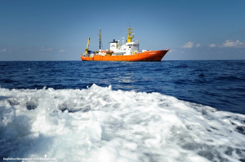 KE: Pięć krajów zgodziło się przyjąć migrantów ze statku Aquarius - GospodarkaMorska.pl