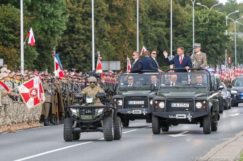 W Warszawie odbyła się Wielka Defilada Niepodległości - GospodarkaMorska.pl