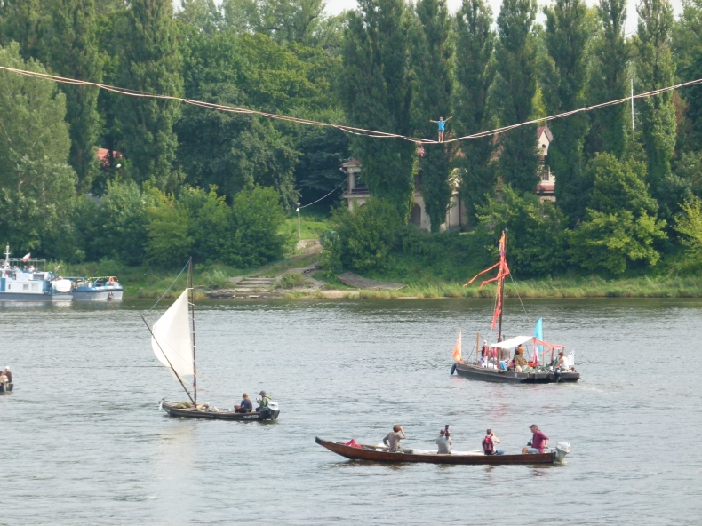 Toruń: Tłumy na zakończeniu drugiej edycji Festiwalu Wisły - GospodarkaMorska.pl