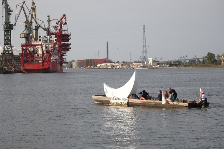 Ogromny księżyc przypłynął do Gdańska - GospodarkaMorska.pl