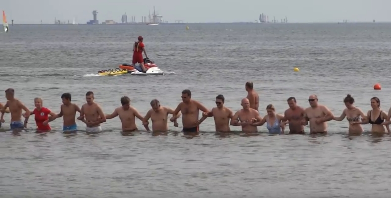 W Sopocie utworzyli łańcuch życia. Szukali 6-latka (wideo) - GospodarkaMorska.pl