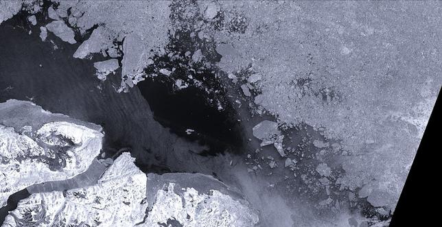 Po raz pierwszy w historii pęka najstarszy i najgrubszy lód Arktyki - GospodarkaMorska.pl