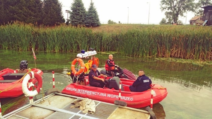 Brak kół ratunkowych, przeciążony statek, sternik bez uprawnień - niebezpieczny rejs po Odrze - GospodarkaMorska.pl