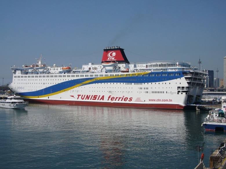 Grecja: Prom, na którym wybuchł pożar, bezpiecznie dotarł do portu - GospodarkaMorska.pl