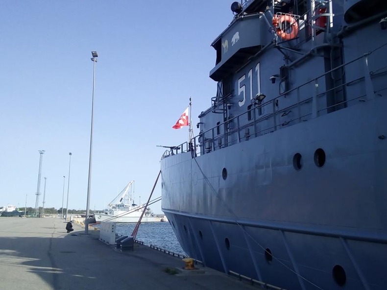 ORP Kontradmirał Xawery Czernicki w Tallinie - GospodarkaMorska.pl