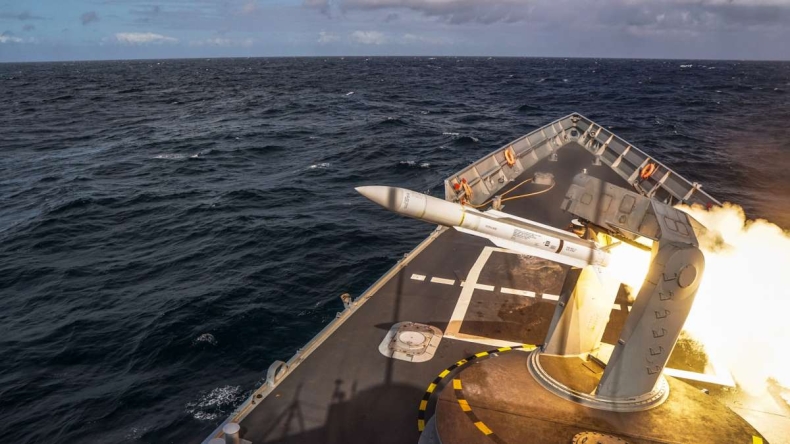 ORP Pułaski: Rakiety w celu - GospodarkaMorska.pl