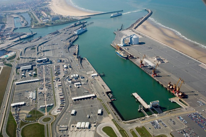 Imigranci przenoszą się z Calais do innych portów - GospodarkaMorska.pl