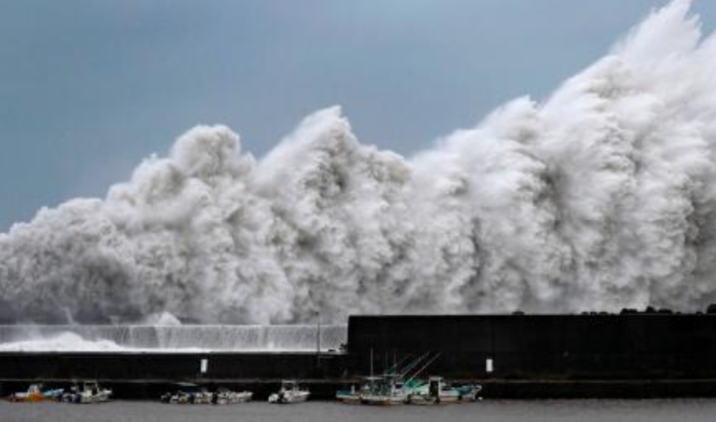 Japonia: Co najmniej dziewięć ofiar śmiertelnych tajfunu Jebi (wideo) - GospodarkaMorska.pl