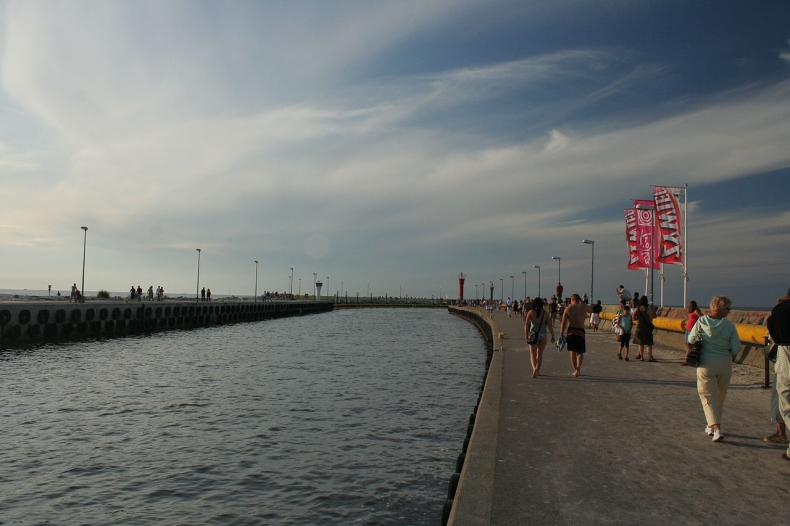 Tragiczna nocna kąpiel w morzu. Nie żyje nastolatka - GospodarkaMorska.pl