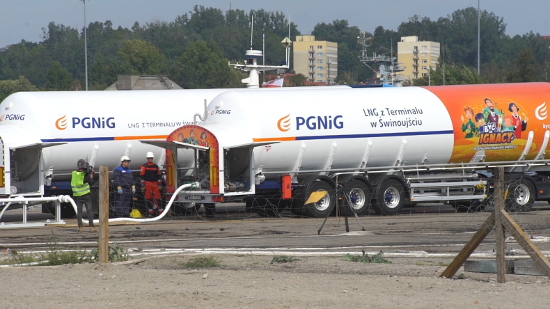 Pierwsze komercyjne bunkrowanie statków paliwem LNG na początku 2019 r. (foto, wideo) - GospodarkaMorska.pl