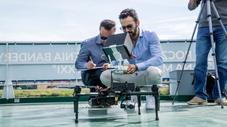 Szczecin: Dron do poszukiwań na wodzie testowany w Akademii Morskiej - GospodarkaMorska.pl