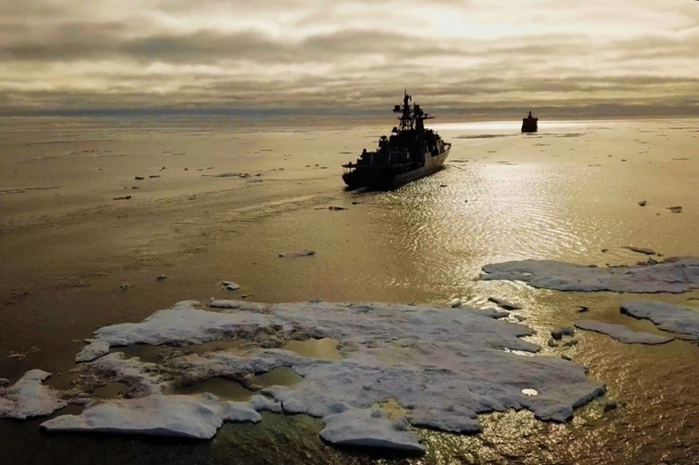 Rosja: Ćwiczenia okrętów na Morzu Ochockim w ramach manewrów Wostok-2018 - GospodarkaMorska.pl