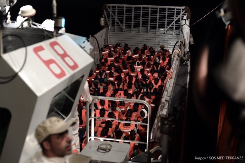 Włochy/Raport: W ciągu roku o 140 tys. migrantów mniej niż prognozowano - GospodarkaMorska.pl