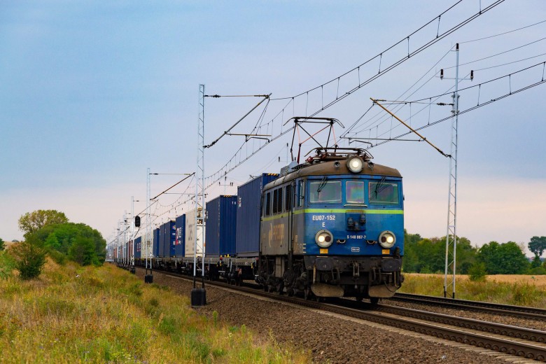 PKP Cargo zawarło umowę o współpracy ws. budowy lokomotywy dwunapędowej - GospodarkaMorska.pl