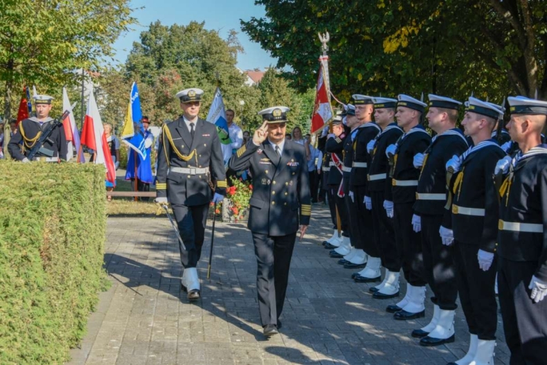 79. rocznica zakończenia walk w obronie Kępy Oksywskiej - GospodarkaMorska.pl