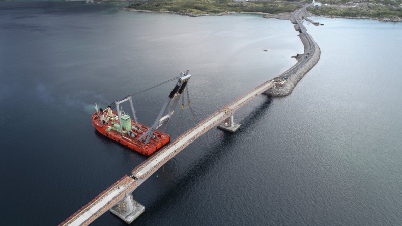300-metrowy most połączył norweskie wyspy. Wykonała go firma z Gdańska (wideo) - GospodarkaMorska.pl