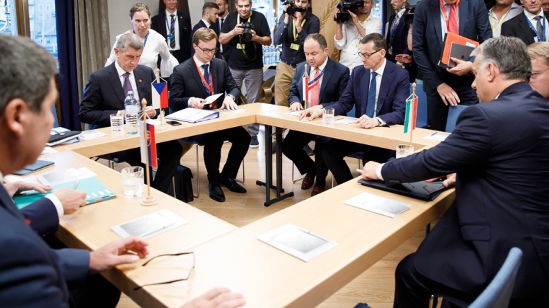 Premier Morawiecki wziął udział w spotkaniu V4 w Salzburgu - GospodarkaMorska.pl