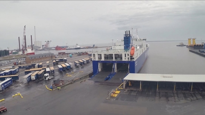 Nowy, priorytetowy pas dojazdowy na terminalach DFDS - GospodarkaMorska.pl