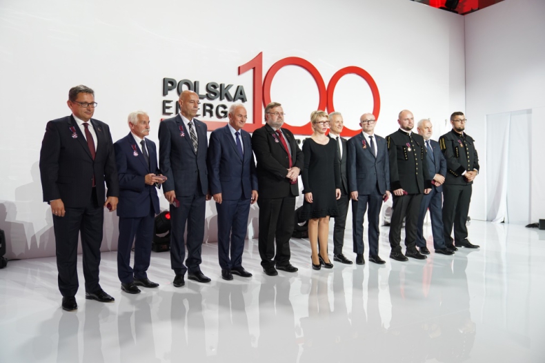 Pracownicy polskich sektorów energii uhonorowani w 100-lecie Niepodległości - GospodarkaMorska.pl