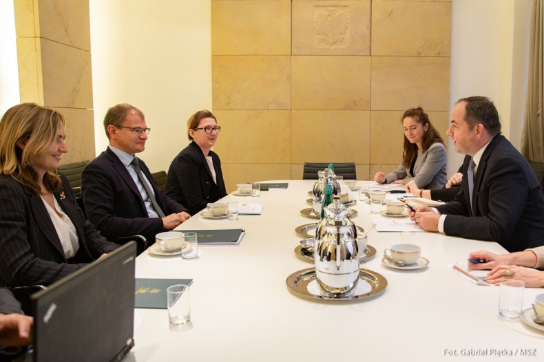 Wiceszef MSZ Konrad Szymański spotkał się ze swoim litewskim odpowiednikiem Albinasem Zananaviciusem - GospodarkaMorska.pl