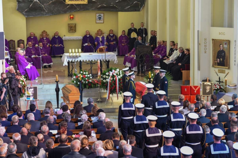 Admirał floty Józef Unrug spoczął na polskiej ziemi - GospodarkaMorska.pl