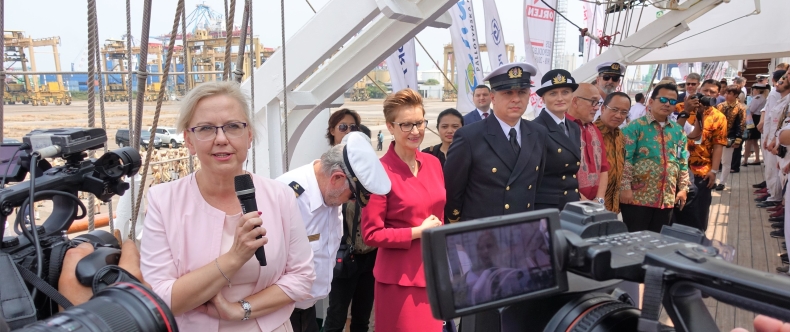 Minister Anna Moskwa przywitała w Dżakarcie Dar Młodzieży - GospodarkaMorska.pl