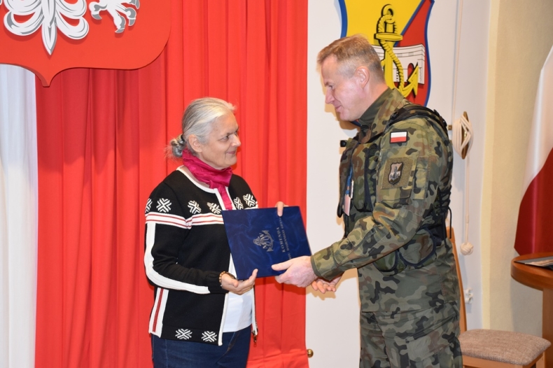 Wnuczka legendarnego Dowódcy Obrony Wybrzeża w 1939 r.  śp. admirała floty Józefa Unruga w KPW Gdynia - GospodarkaMorska.pl