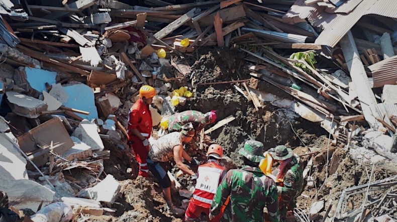 Indonezja: Już ponad 1500 ofiar śmiertelnych trzęsienia ziemi i tsunami - GospodarkaMorska.pl