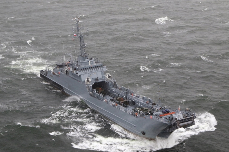 Wargacz-18, Załadunek i transport techniki wojskowej - GospodarkaMorska.pl