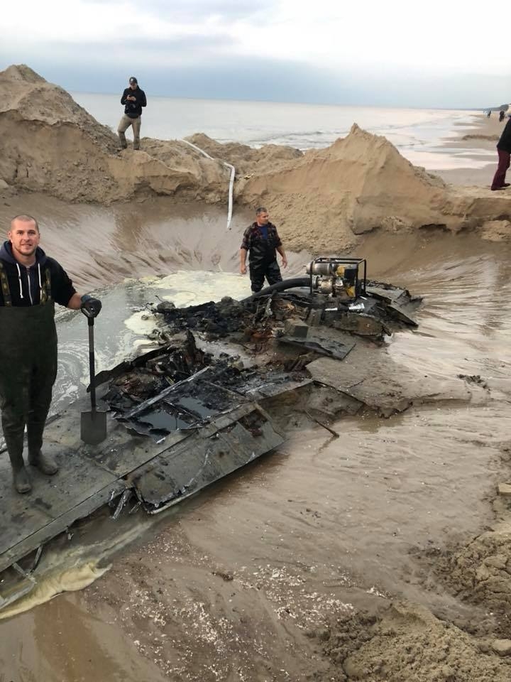 Na plaży w Stegnie odnaleziono niemiecki samolot z czasów II wojny światowej (wideo) - GospodarkaMorska.pl