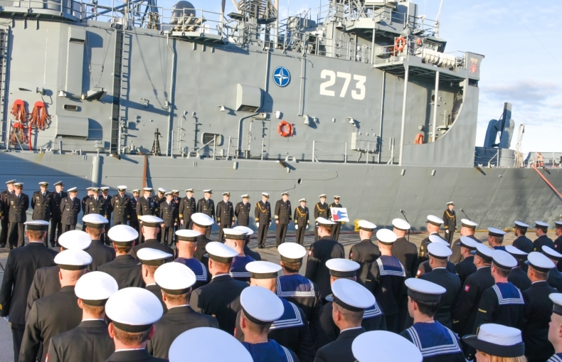 Nowy dowódca Dywizjonu Okrętów Bojowych - GospodarkaMorska.pl