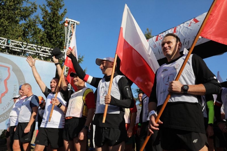 Zakończyła się sztafeta SG „Wokół Niepodległej” - GospodarkaMorska.pl