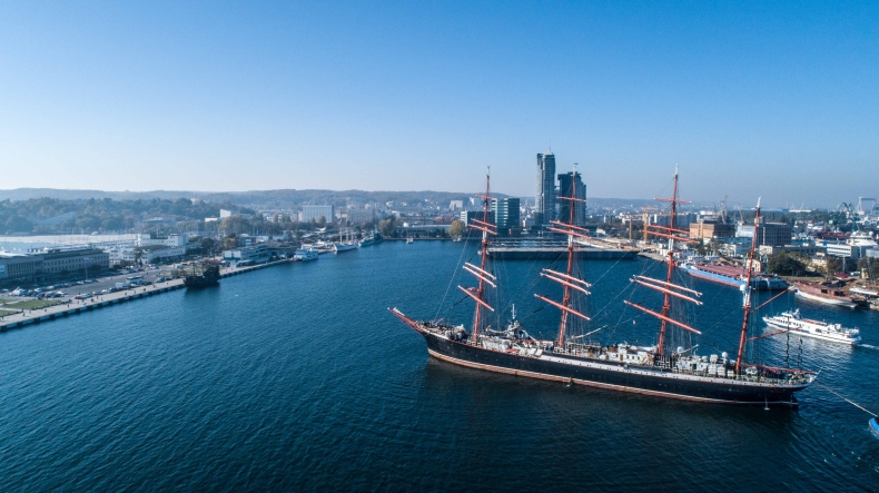 Największy żaglowiec szkolny świata zacumował w Gdyni. Robi wrażenie (foto, wideo) - GospodarkaMorska.pl