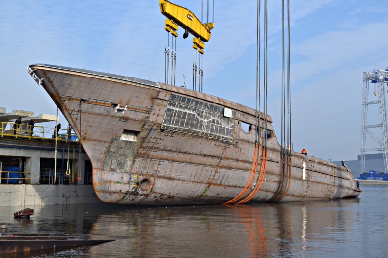 W Stoczni Szczecińskiej zwodowano kolejny megajacht (foto, wideo) - GospodarkaMorska.pl
