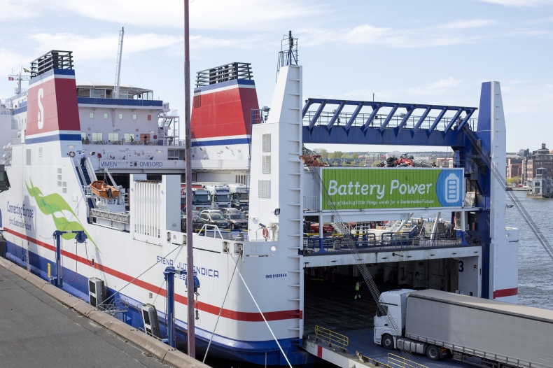 Stena Jutlandica od miesiąca pływa z wykorzystaniem baterii. I radzi sobie doskonale - GospodarkaMorska.pl