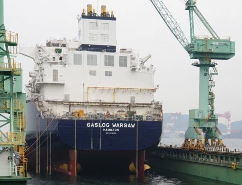 Wodowanie nowego gazowca LNG z "Warszawą" w nazwie w Samsung Heavy - GospodarkaMorska.pl